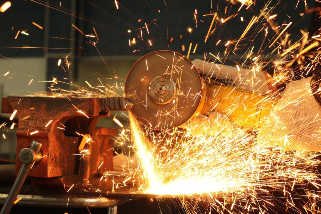worker-cuts-metal-4384343_1280